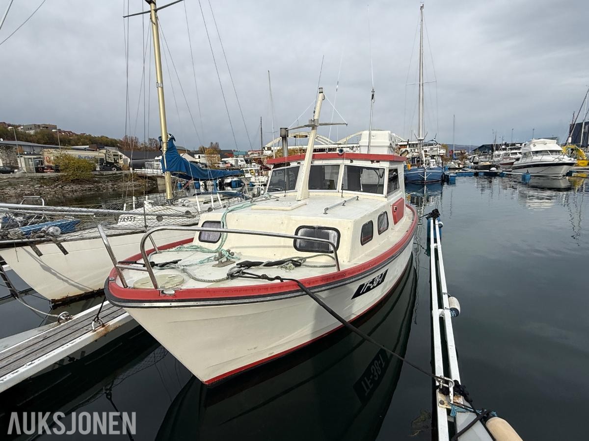 1986 26 Fots cabincruiser - VHF - Plotter/ekkolodd - Ny service
