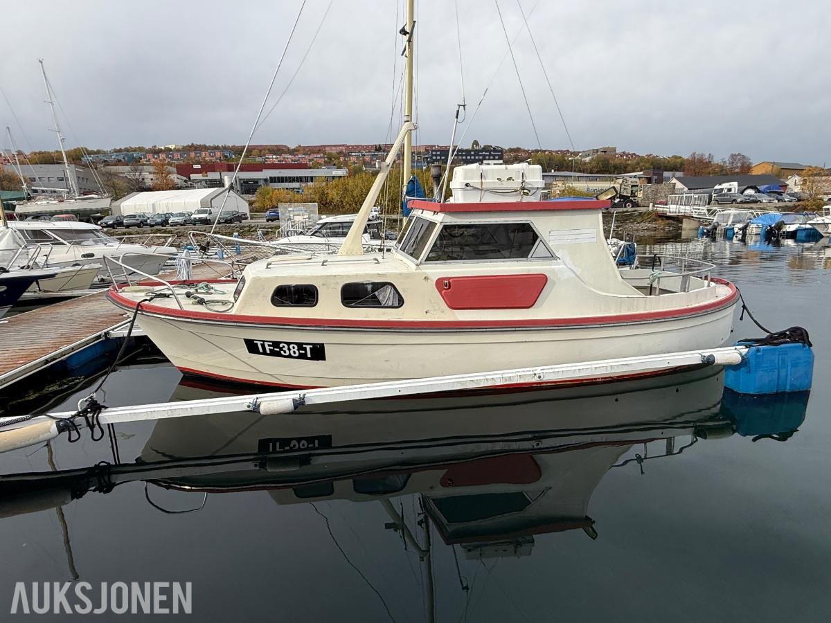 1986 26 Fots cabincruiser - VHF - Plotter/ekkolodd - Ny service