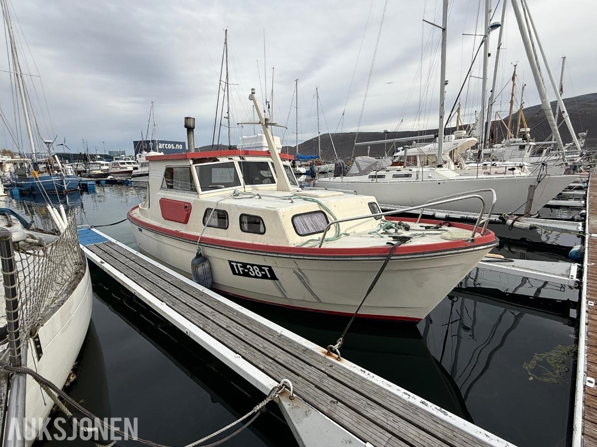 1986 26 Fots cabincruiser - VHF - Plotter/ekkolodd - Ny service