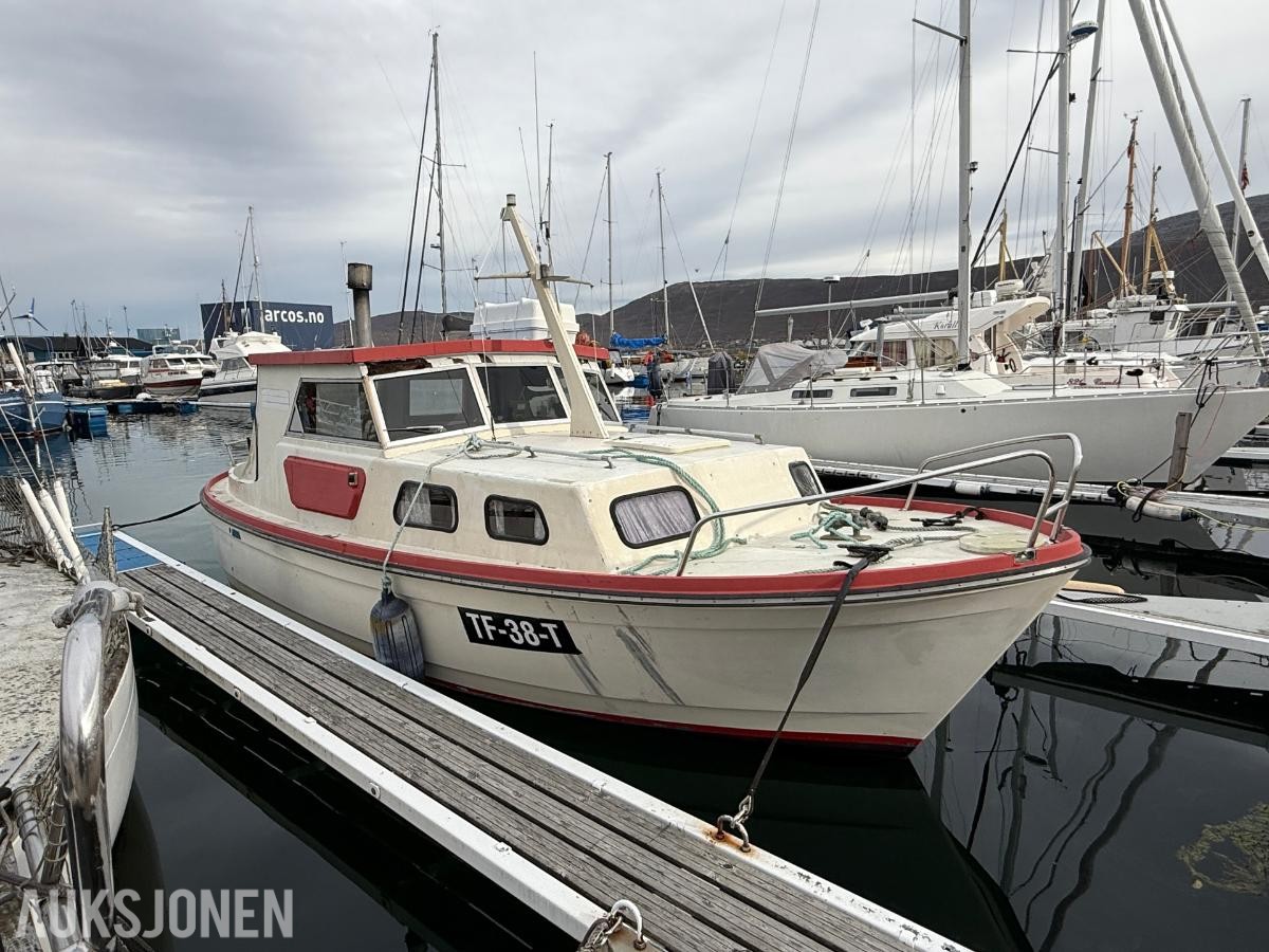 1986 26 Fots cabincruiser - VHF - Plotter/ekkolodd - Ny service