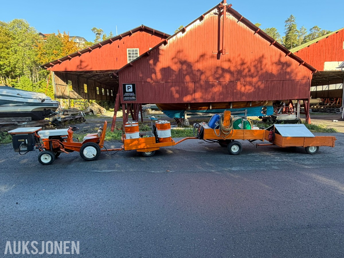 1964 Jacobsen Chief hagetraktor med Atlas Copco luftkompressor og tilhengere