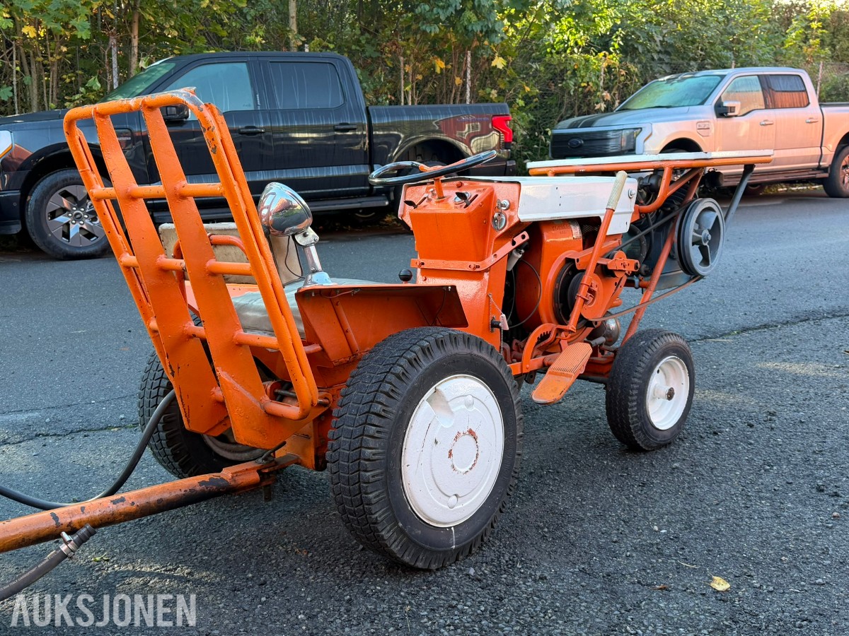1964 Jacobsen Chief hagetraktor med Atlas Copco luftkompressor og tilhengere