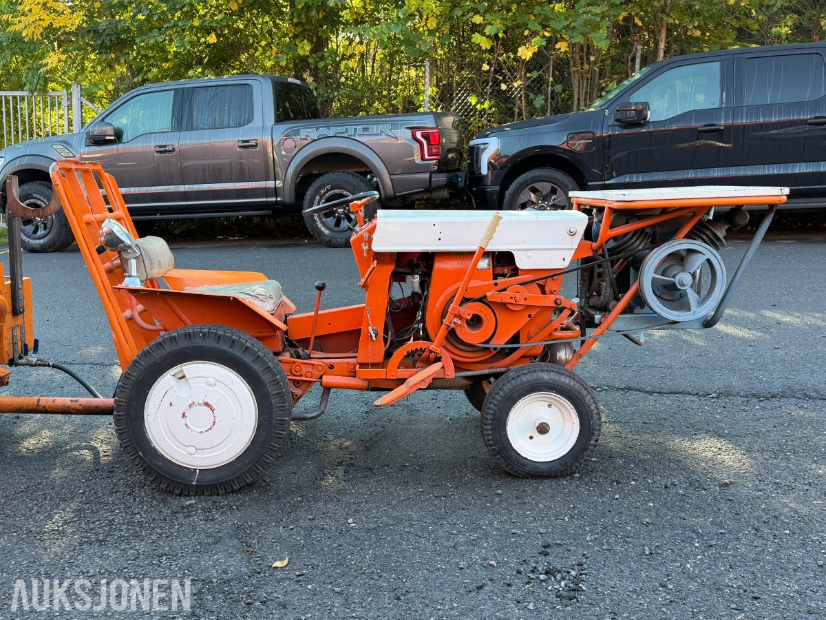 1964 Jacobsen Chief hagetraktor med Atlas Copco luftkompressor og tilhengere