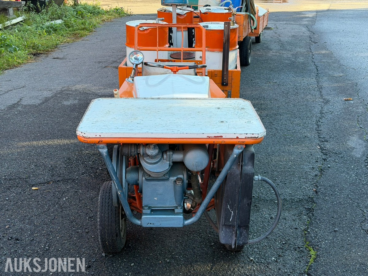 1964 Jacobsen Chief hagetraktor med Atlas Copco luftkompressor og tilhengere