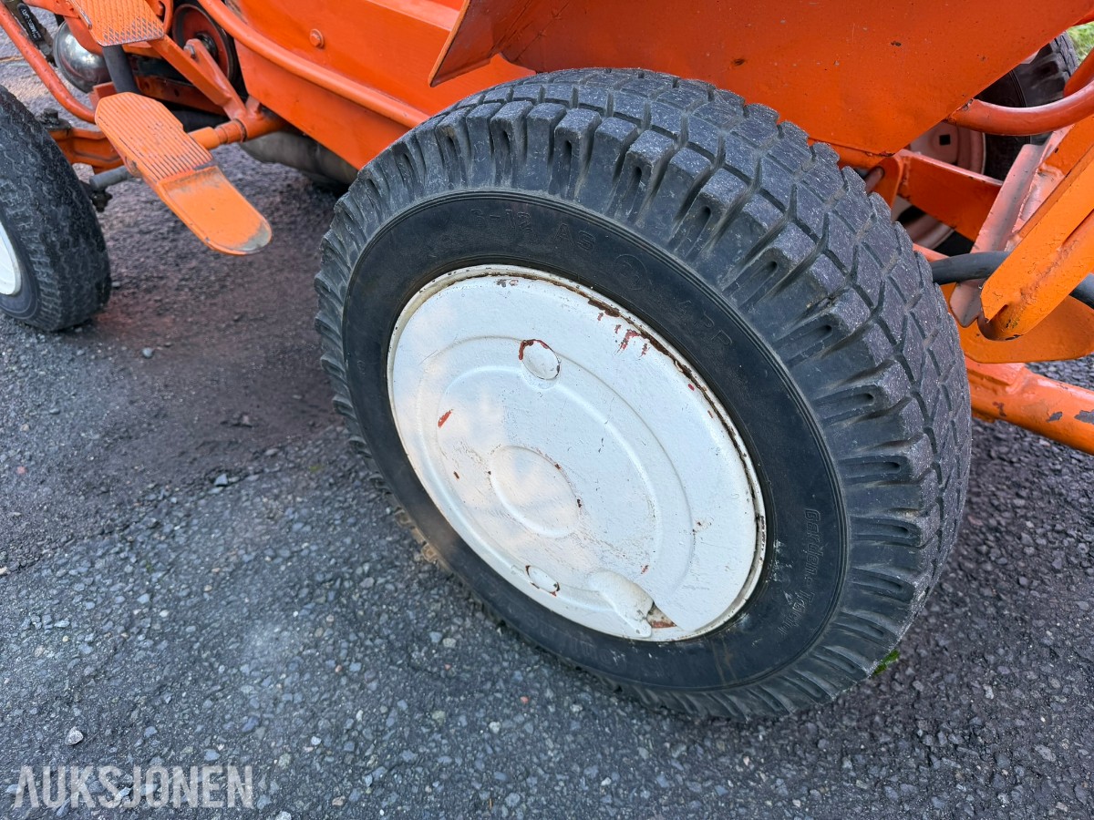 1964 Jacobsen Chief hagetraktor med Atlas Copco luftkompressor og tilhengere