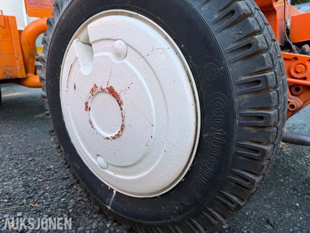 1964 Jacobsen Chief hagetraktor med Atlas Copco luftkompressor og tilhengere