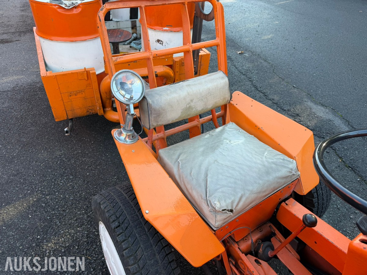 1964 Jacobsen Chief hagetraktor med Atlas Copco luftkompressor og tilhengere