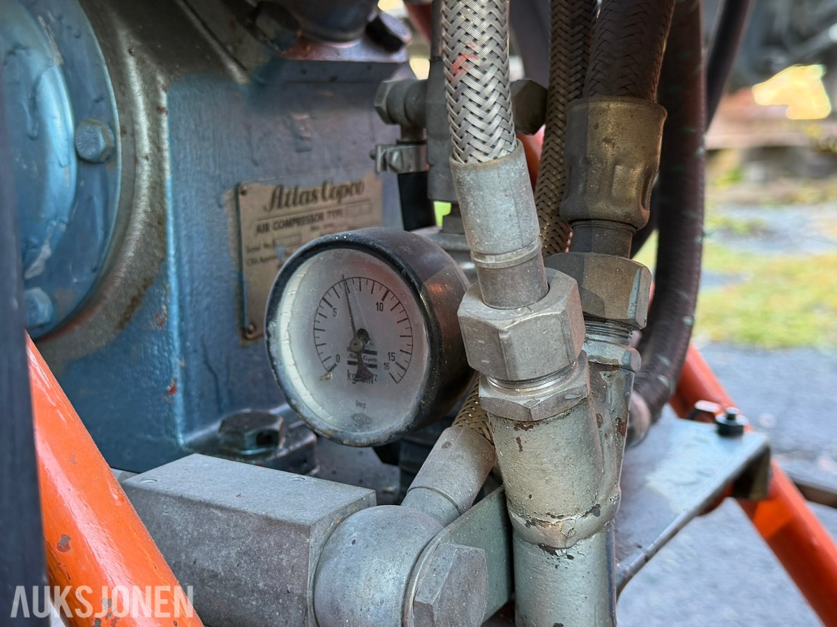 1964 Jacobsen Chief hagetraktor med Atlas Copco luftkompressor og tilhengere
