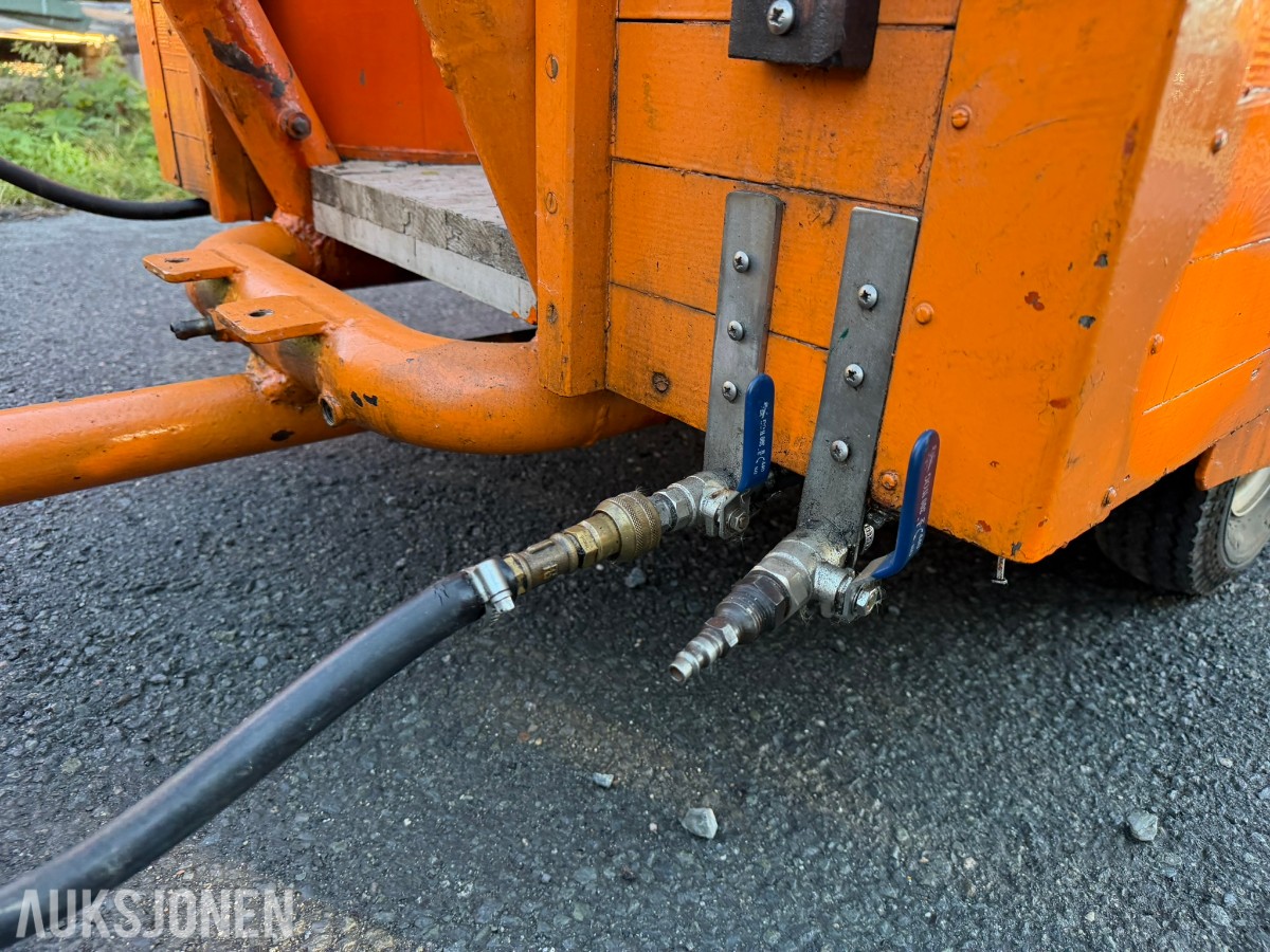 1964 Jacobsen Chief hagetraktor med Atlas Copco luftkompressor og tilhengere