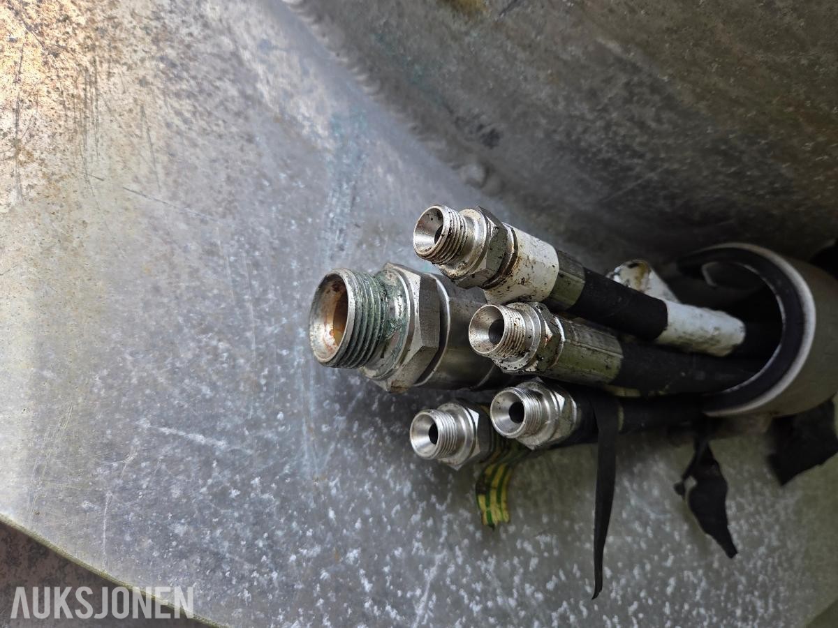 Hydraulisk slangetrommel for undervannsarbeid med BINI slepering og svivel