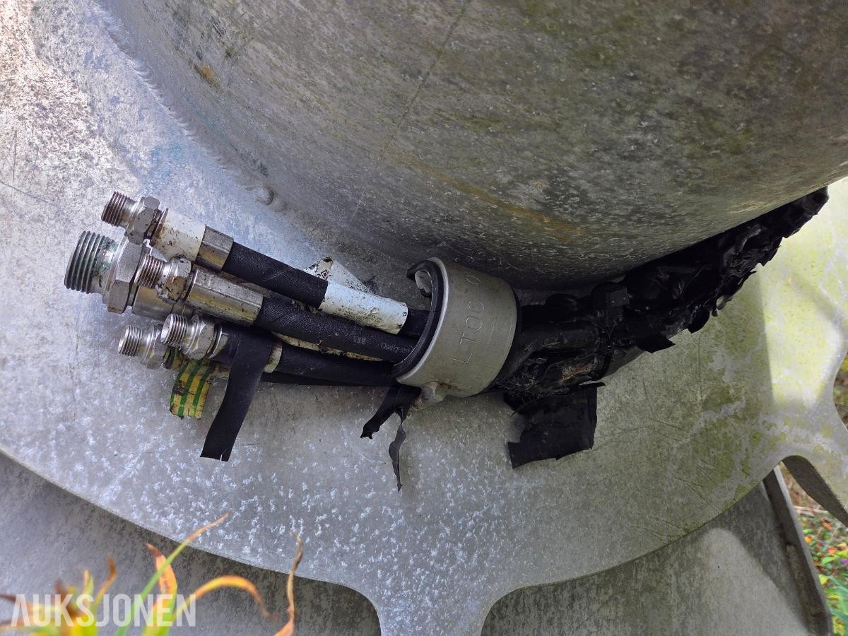 Hydraulisk slangetrommel for undervannsarbeid med BINI slepering og svivel