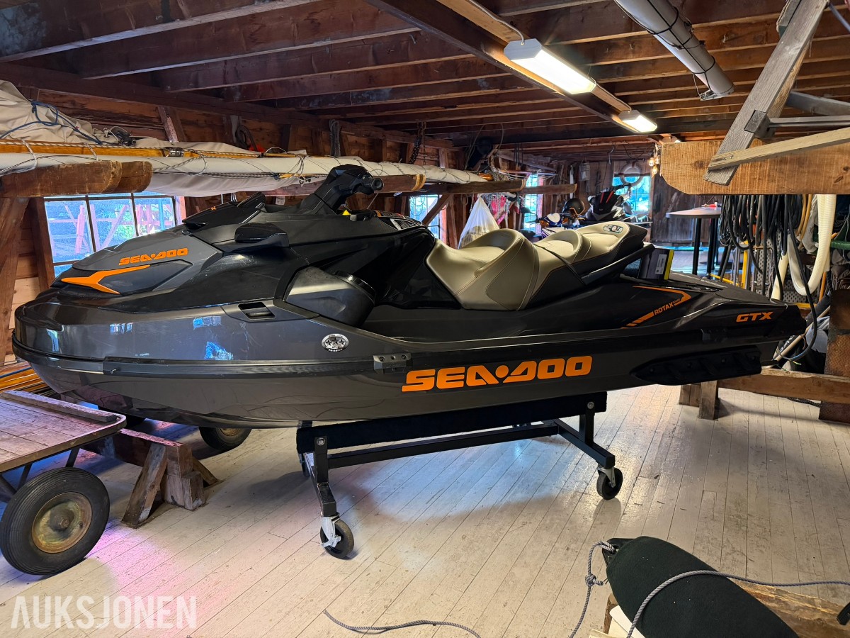 2021 SeaDoo GTX 230