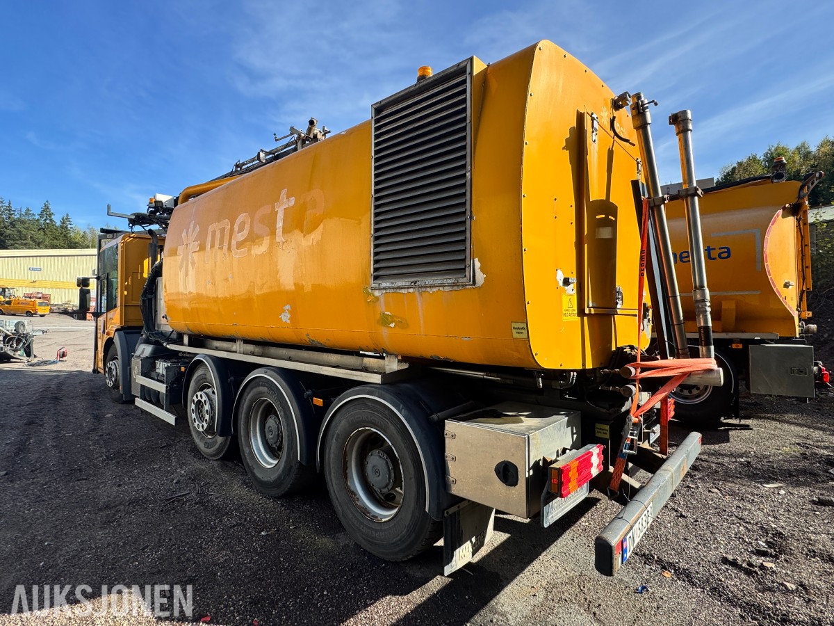 2011 Mercedes-Benz MecTec 3233LL ECONIC Tunnelvasker 