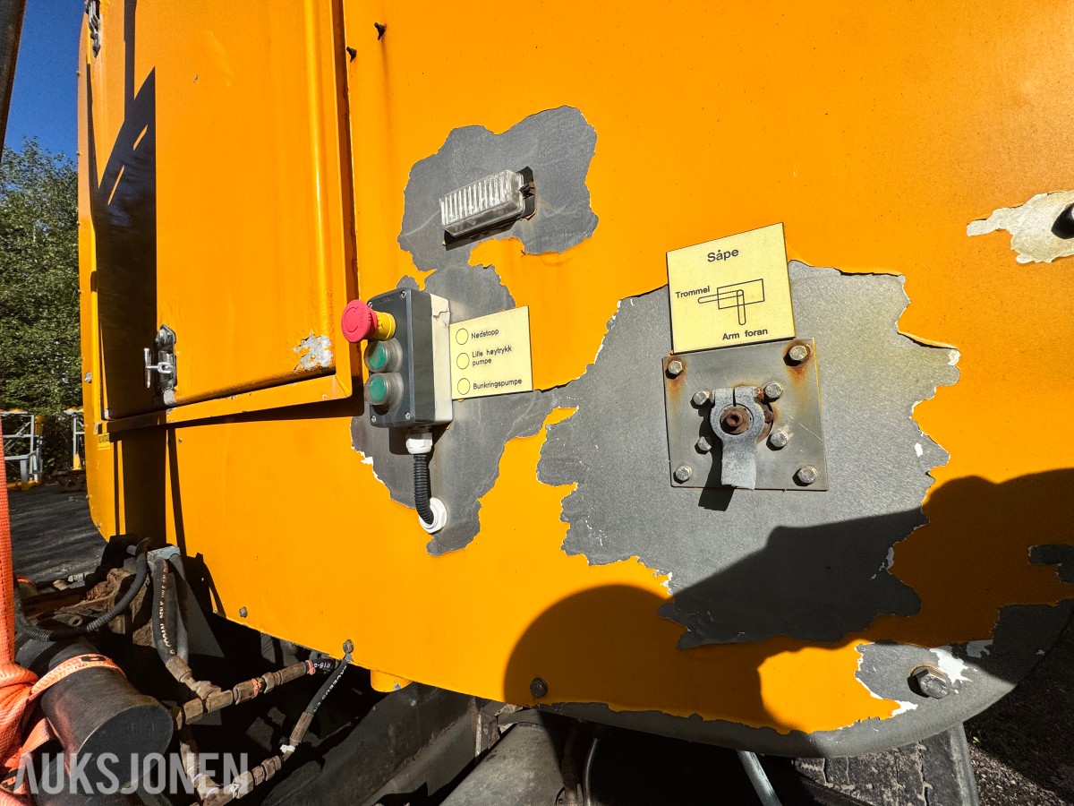 2011 Mercedes-Benz MecTec 3233LL ECONIC Tunnelvasker 