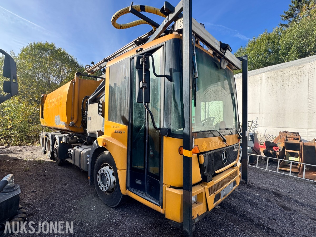 2011 Mercedes-Benz MecTec 3233LL ECONIC Tunnelvasker 