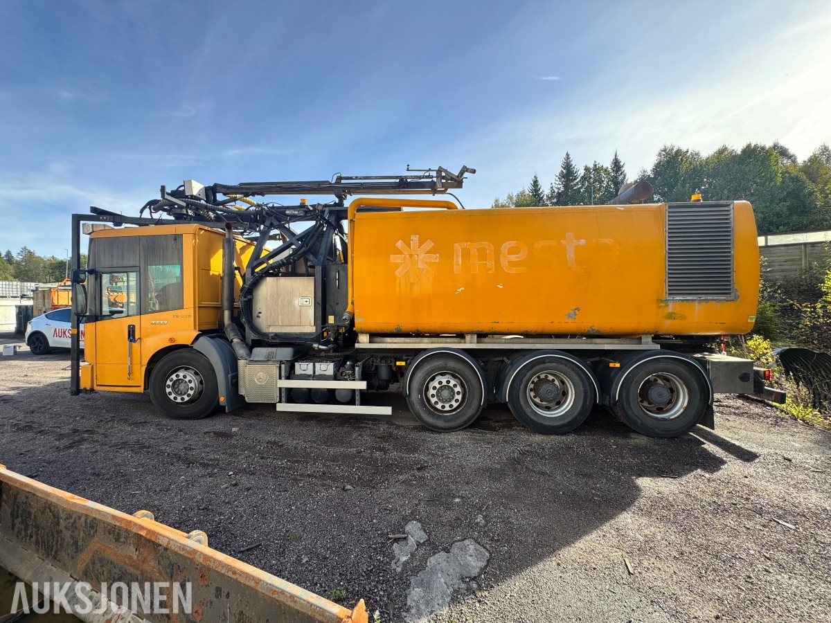2011 Mercedes-Benz MecTec 3233LL ECONIC Tunnelvasker 