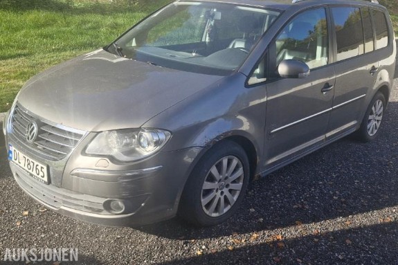 2008 Volkswagen Touran 1.9 Diesel, Automat, Delebil/Reparasjonsobjekt