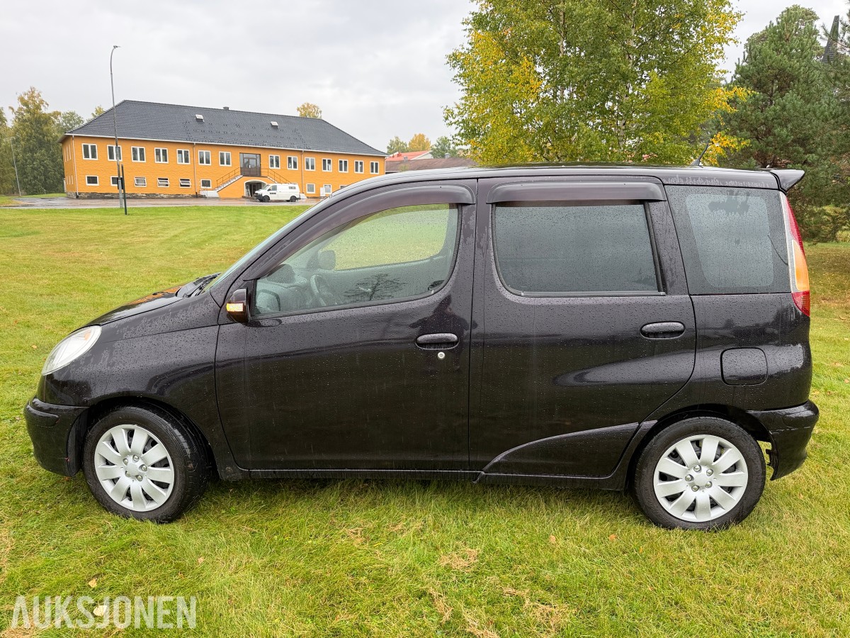 2005 Toyota YARIS VERSO 1.3-84 - 5 seter - servicehistorikk