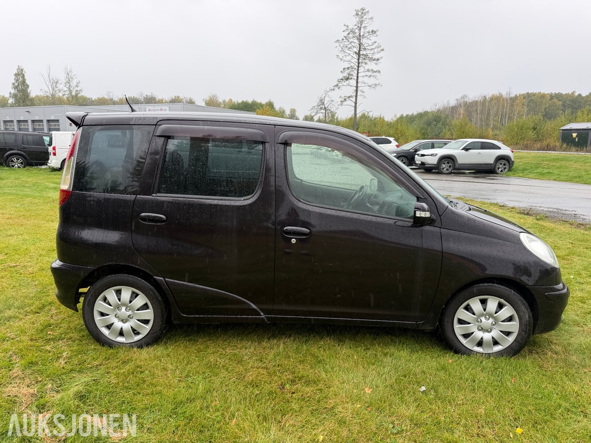 2005 Toyota YARIS VERSO 1.3-84 - 5 seter - servicehistorikk