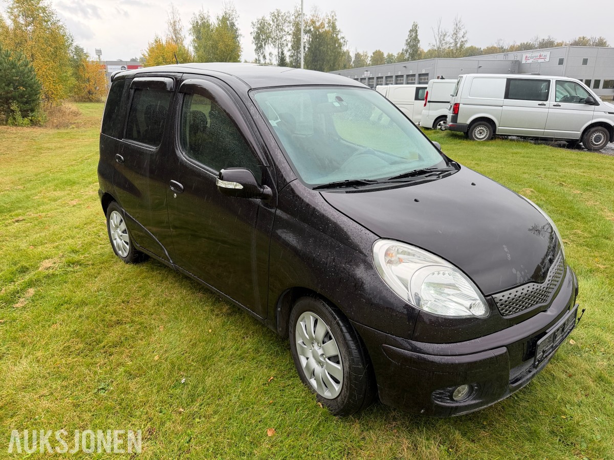 2005 Toyota YARIS VERSO 1.3-84 - 5 seter - servicehistorikk