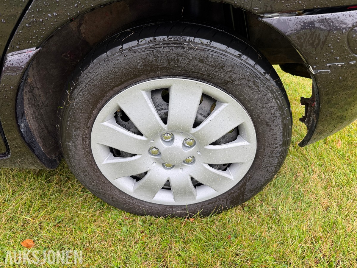 2005 Toyota YARIS VERSO 1.3-84 - 5 seter - servicehistorikk