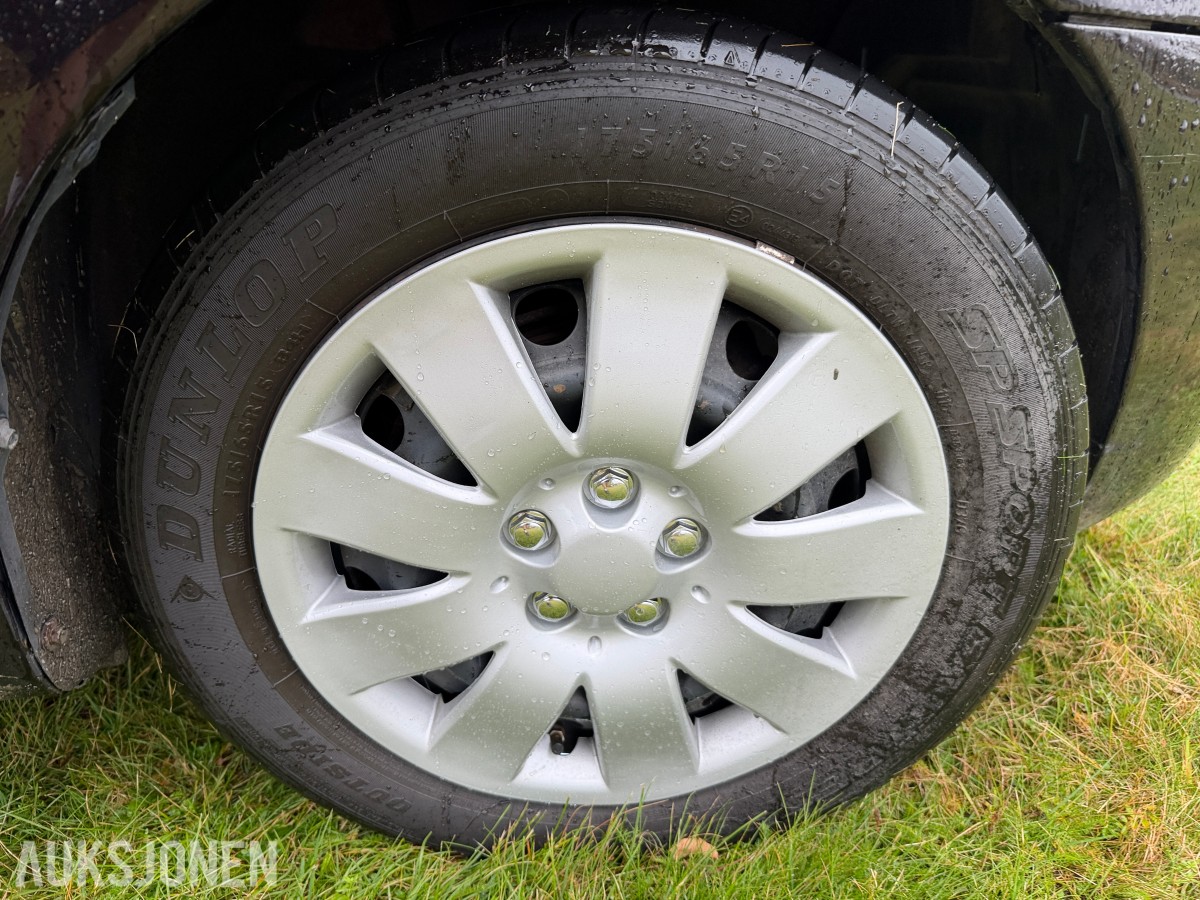 2005 Toyota YARIS VERSO 1.3-84 - 5 seter - servicehistorikk