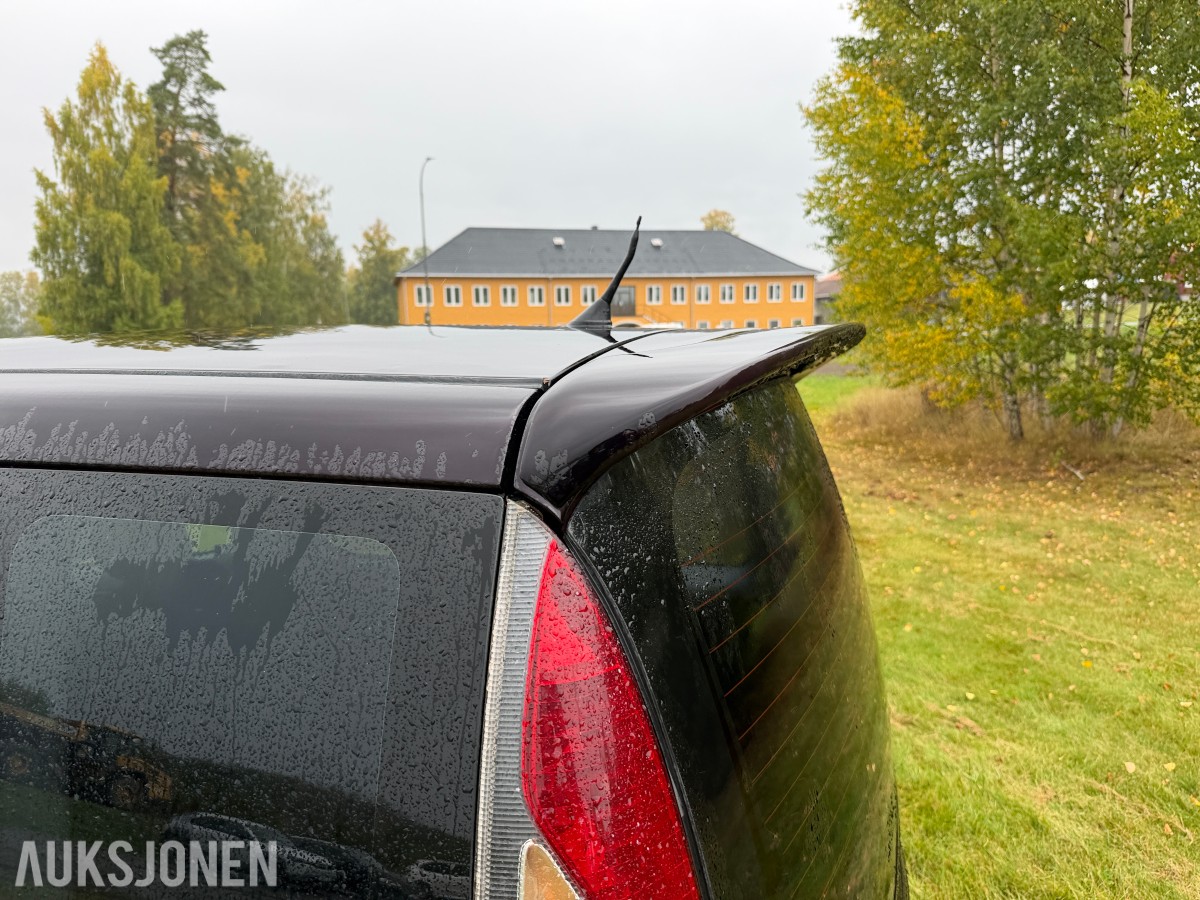 2005 Toyota YARIS VERSO 1.3-84 - 5 seter - servicehistorikk