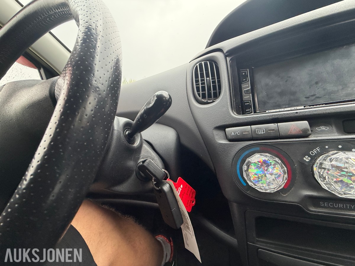 2005 Toyota YARIS VERSO 1.3-84 - 5 seter - servicehistorikk
