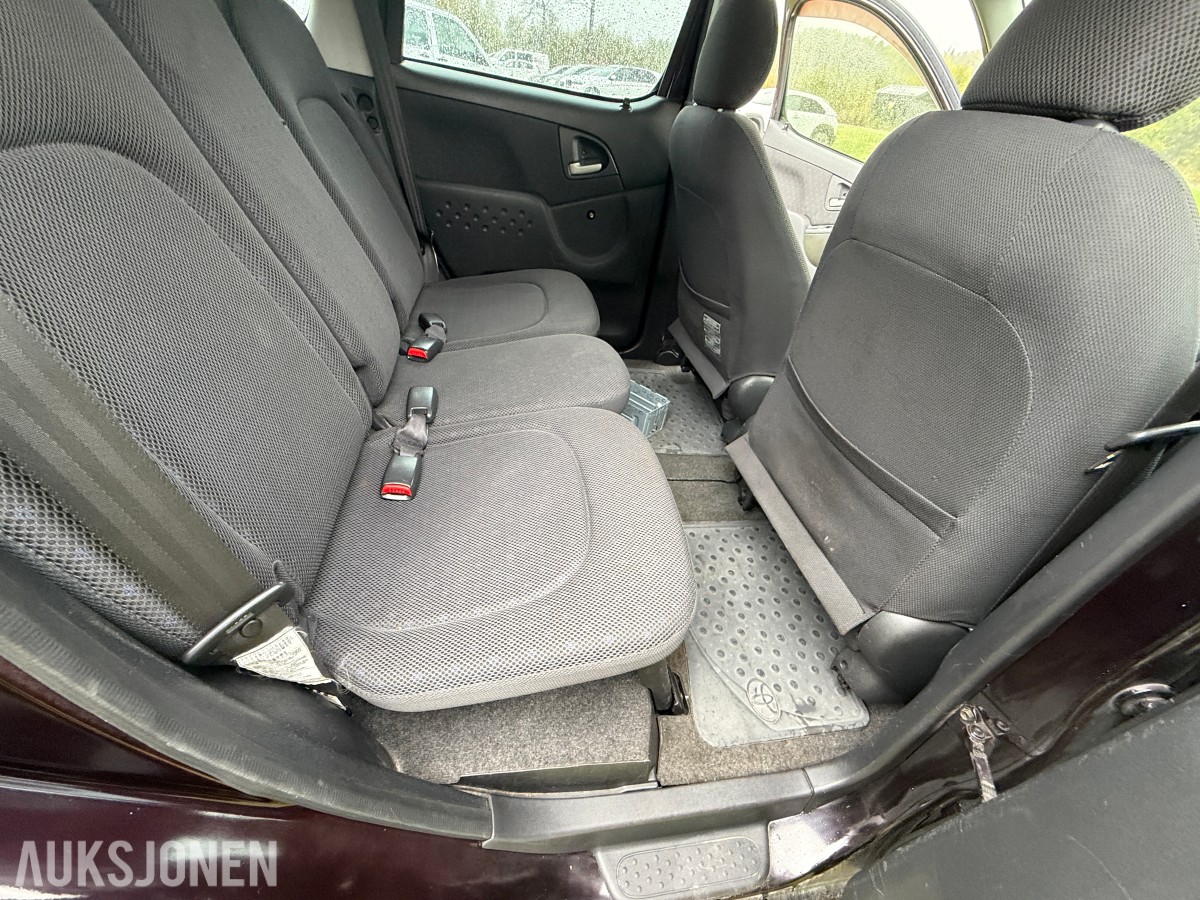 2005 Toyota YARIS VERSO 1.3-84 - 5 seter - servicehistorikk
