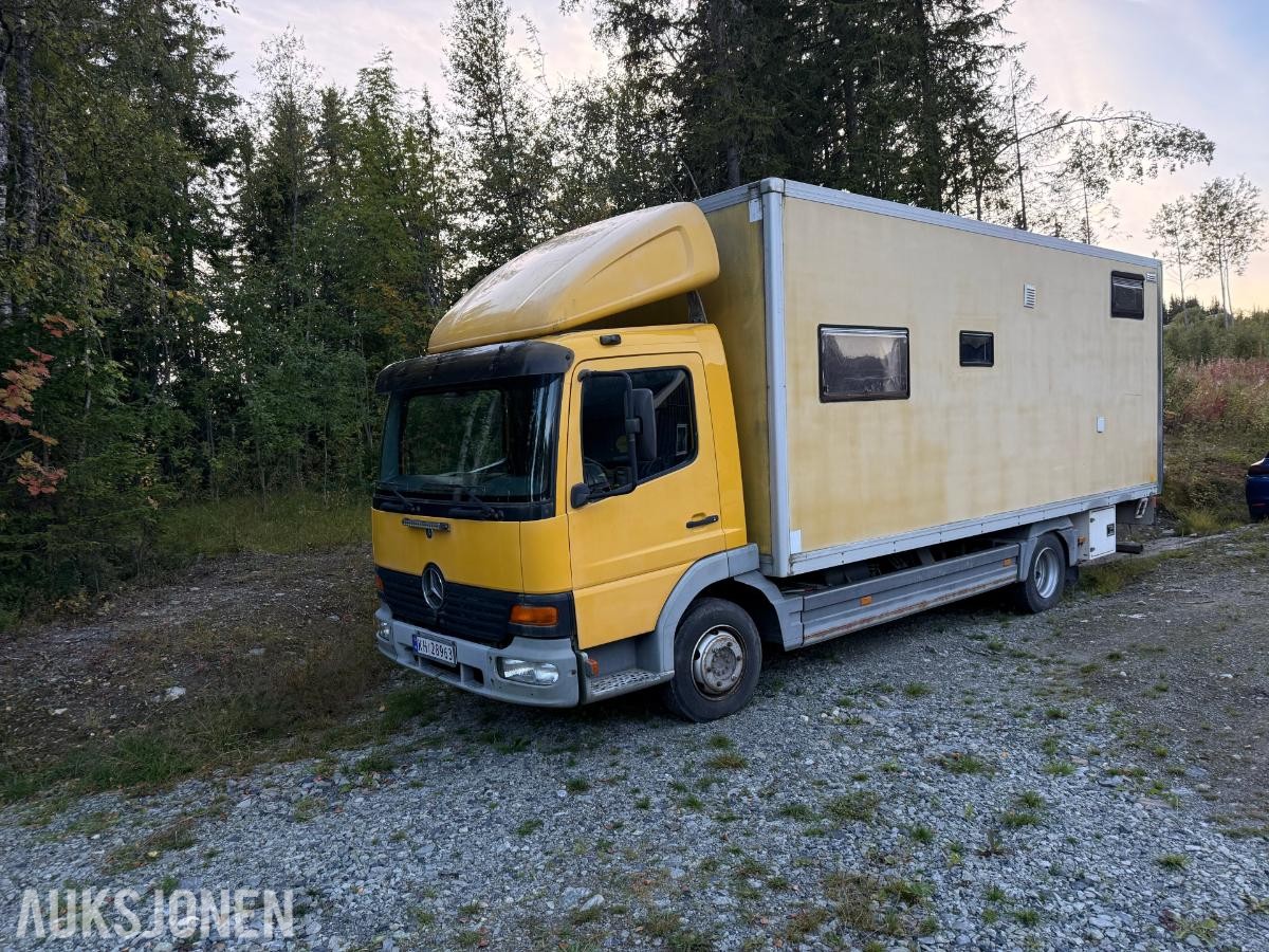 2004 Mercedes-Benz 818/42AT Bobil, innredet skapbil