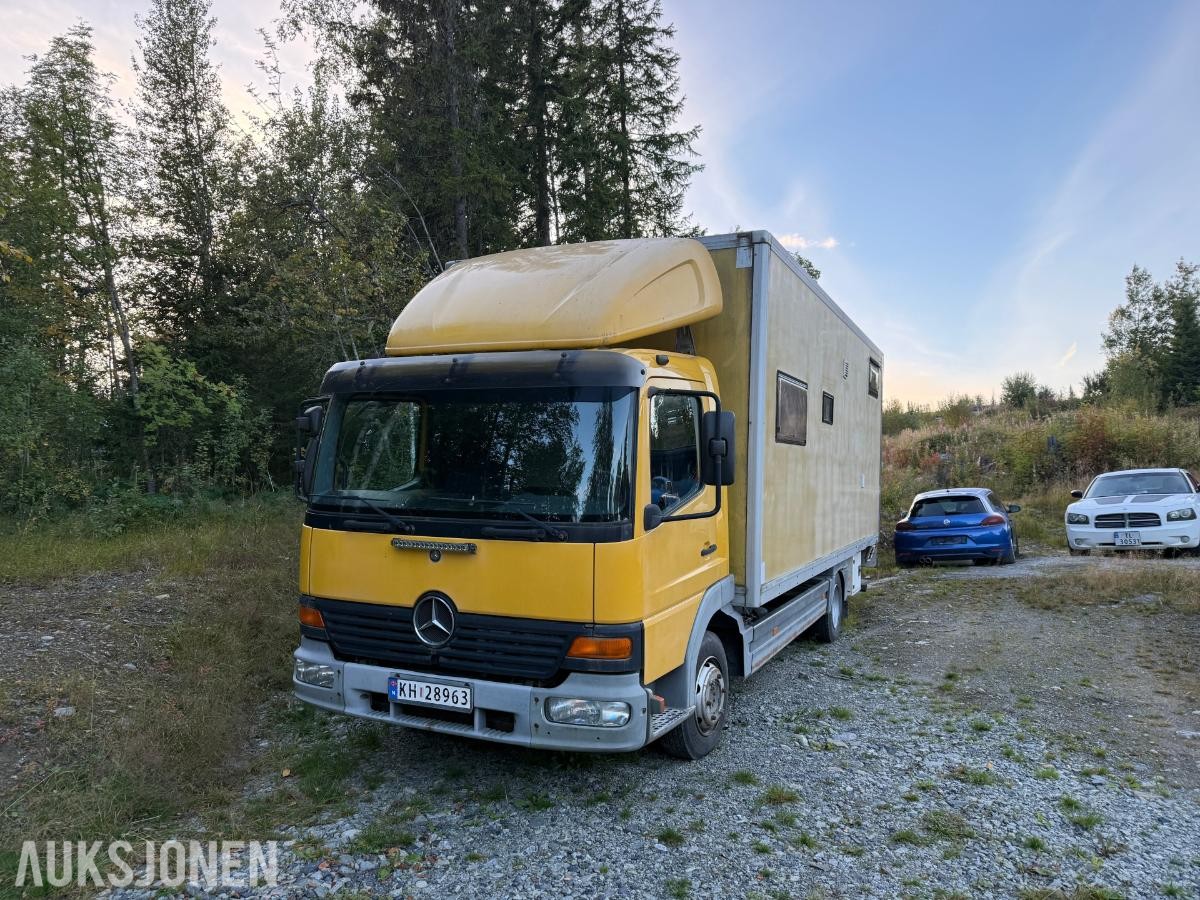 2004 Mercedes-Benz 818/42AT Bobil, innredet skapbil