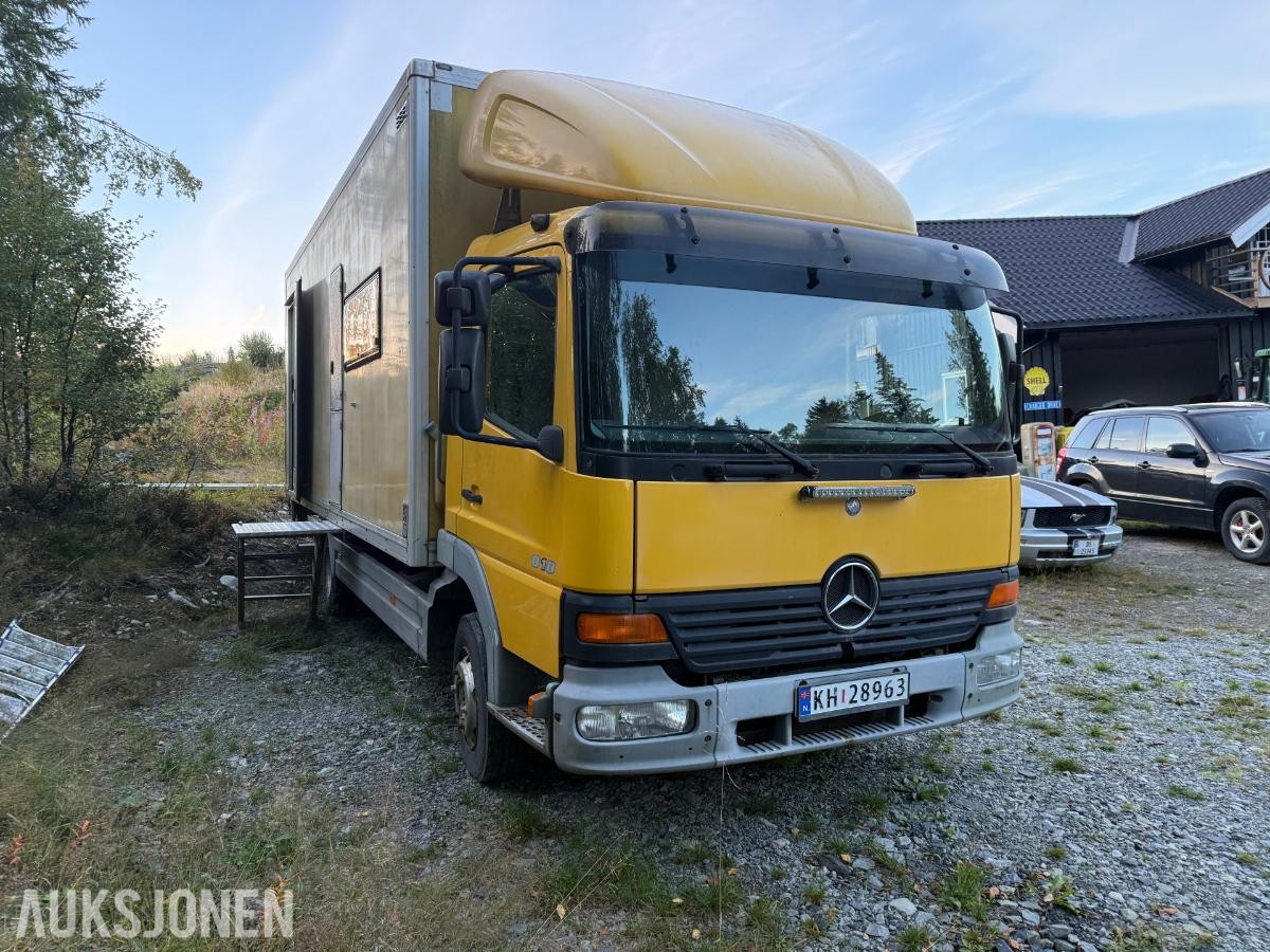 2004 Mercedes-Benz 818/42AT Bobil, innredet skapbil