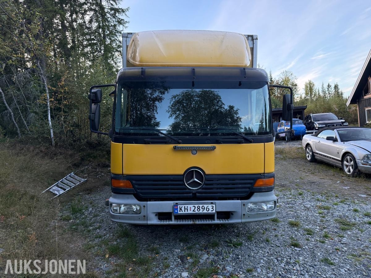 2004 Mercedes-Benz 818/42AT Bobil, innredet skapbil