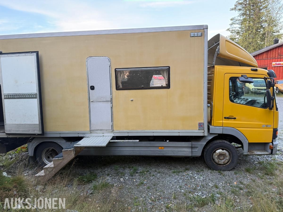 2004 Mercedes-Benz 818/42AT Bobil, innredet skapbil
