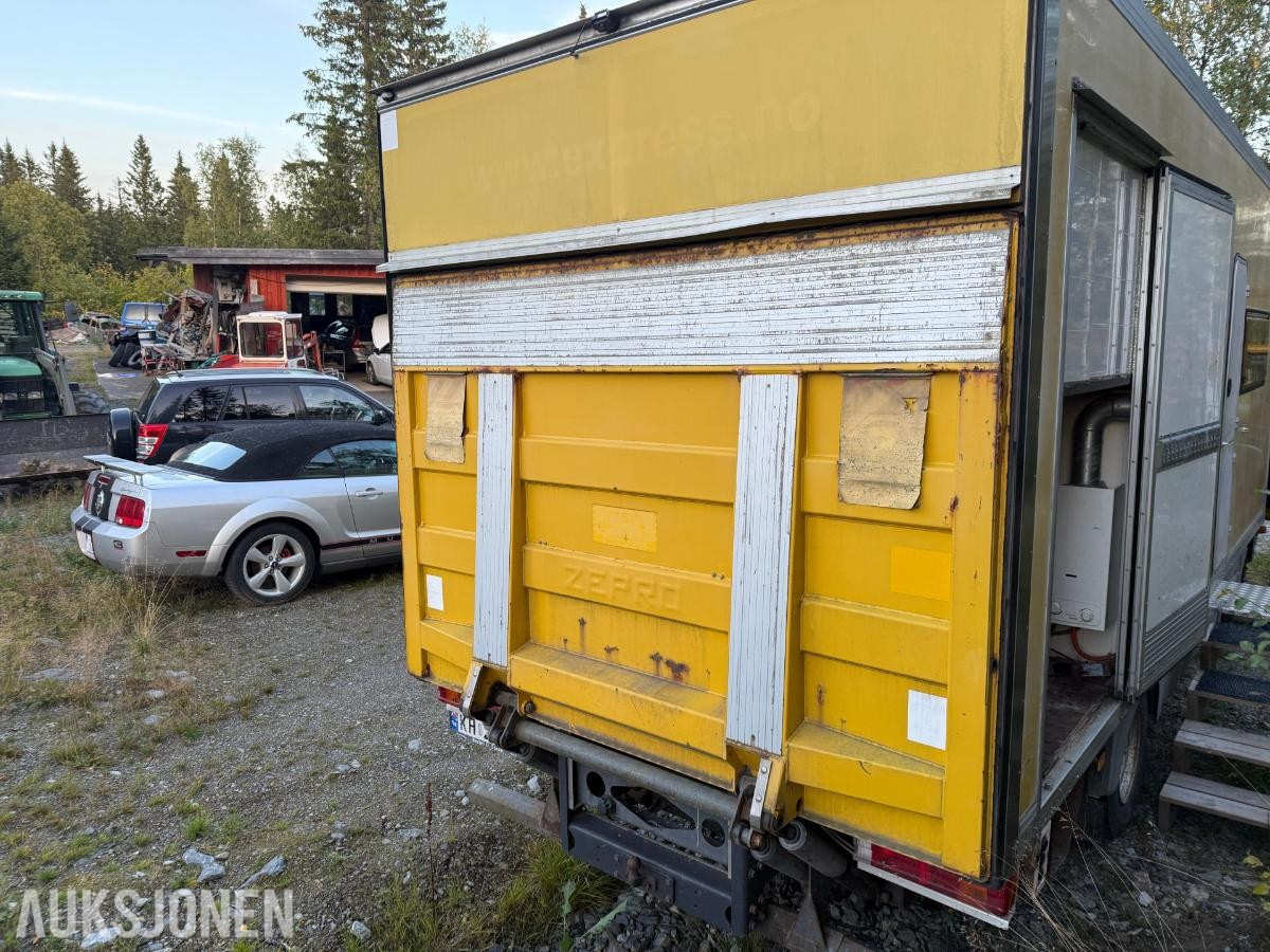 2004 Mercedes-Benz 818/42AT Bobil, innredet skapbil