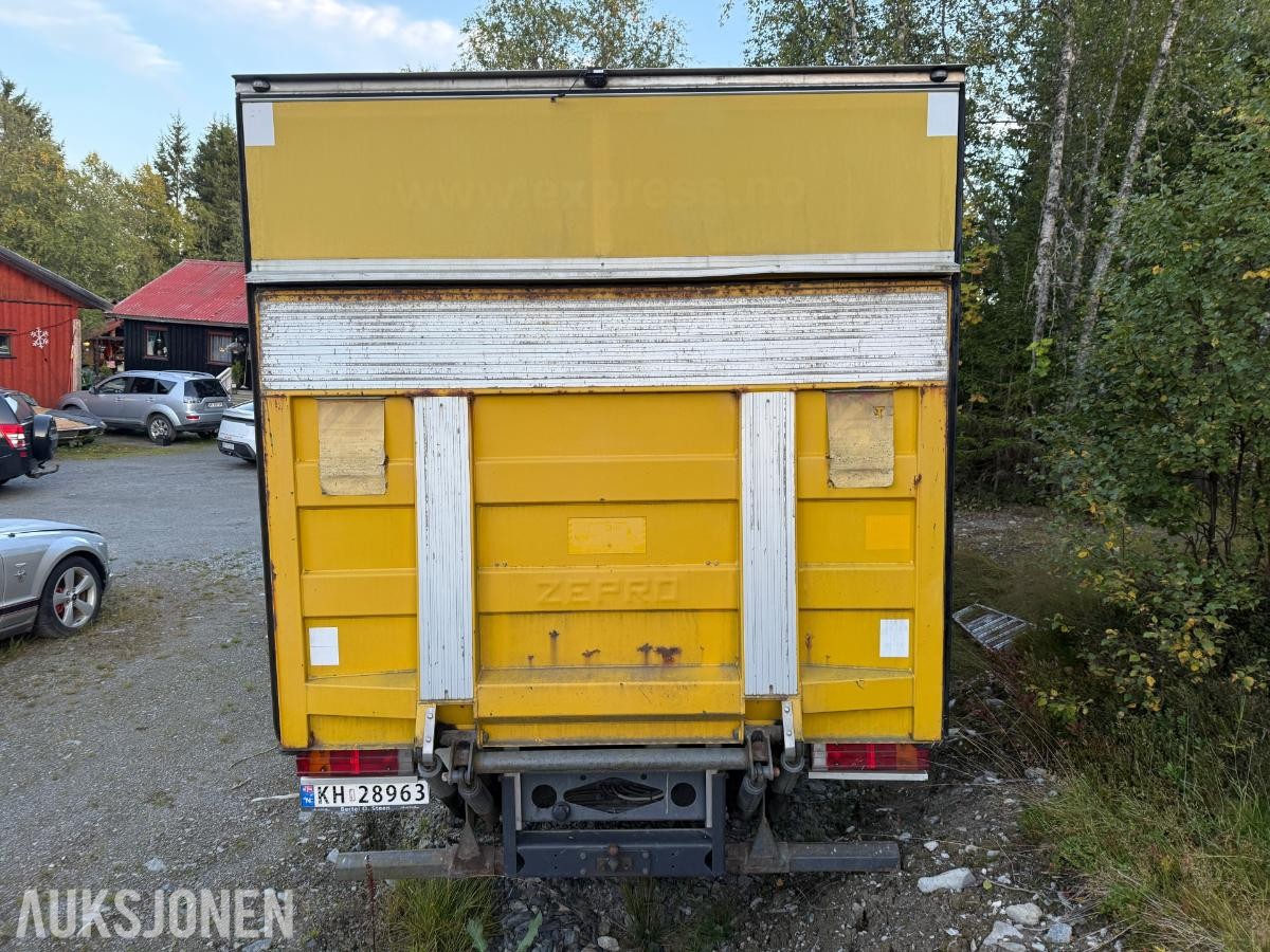 2004 Mercedes-Benz 818/42AT Bobil, innredet skapbil