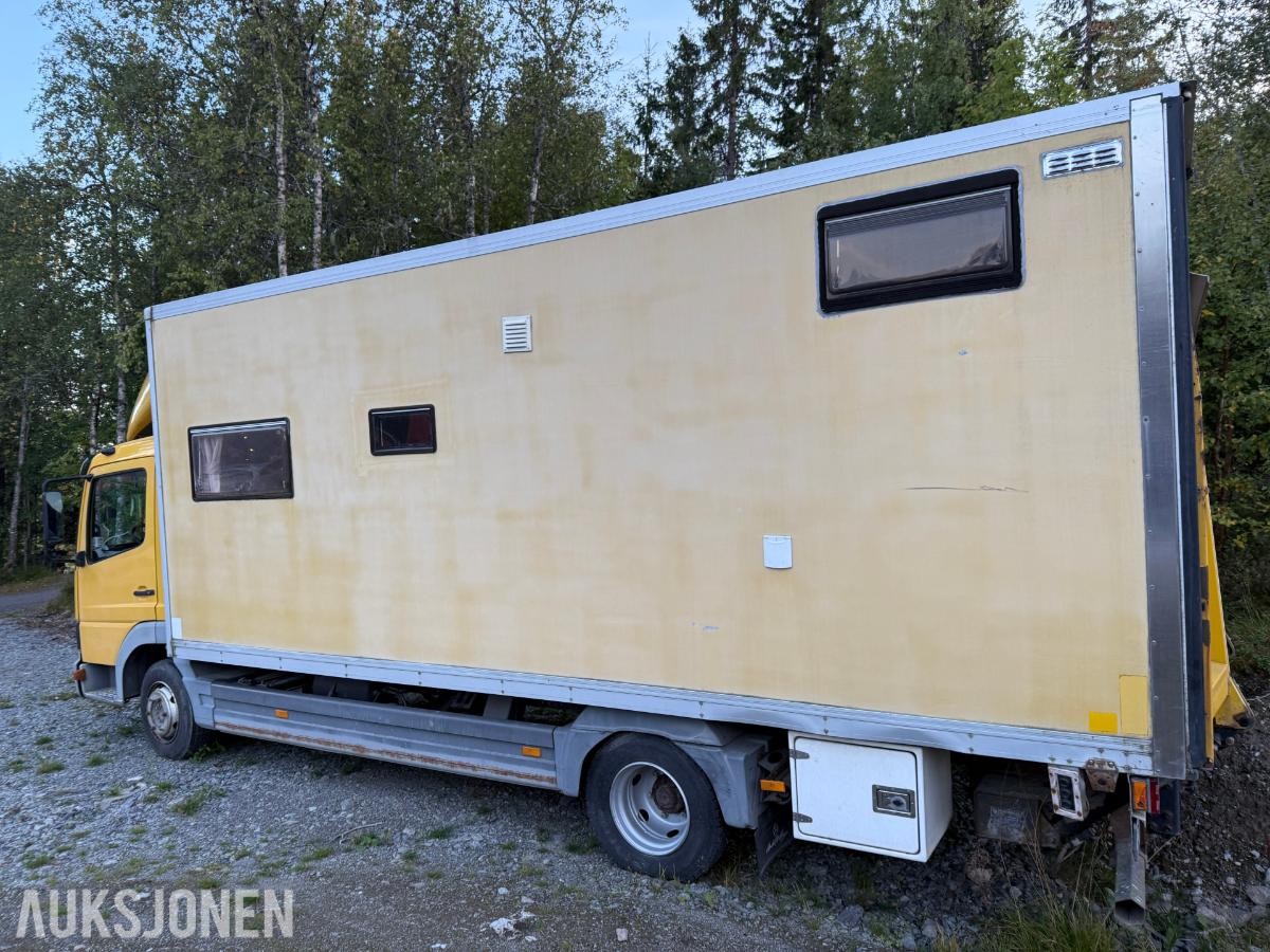 2004 Mercedes-Benz 818/42AT Bobil, innredet skapbil