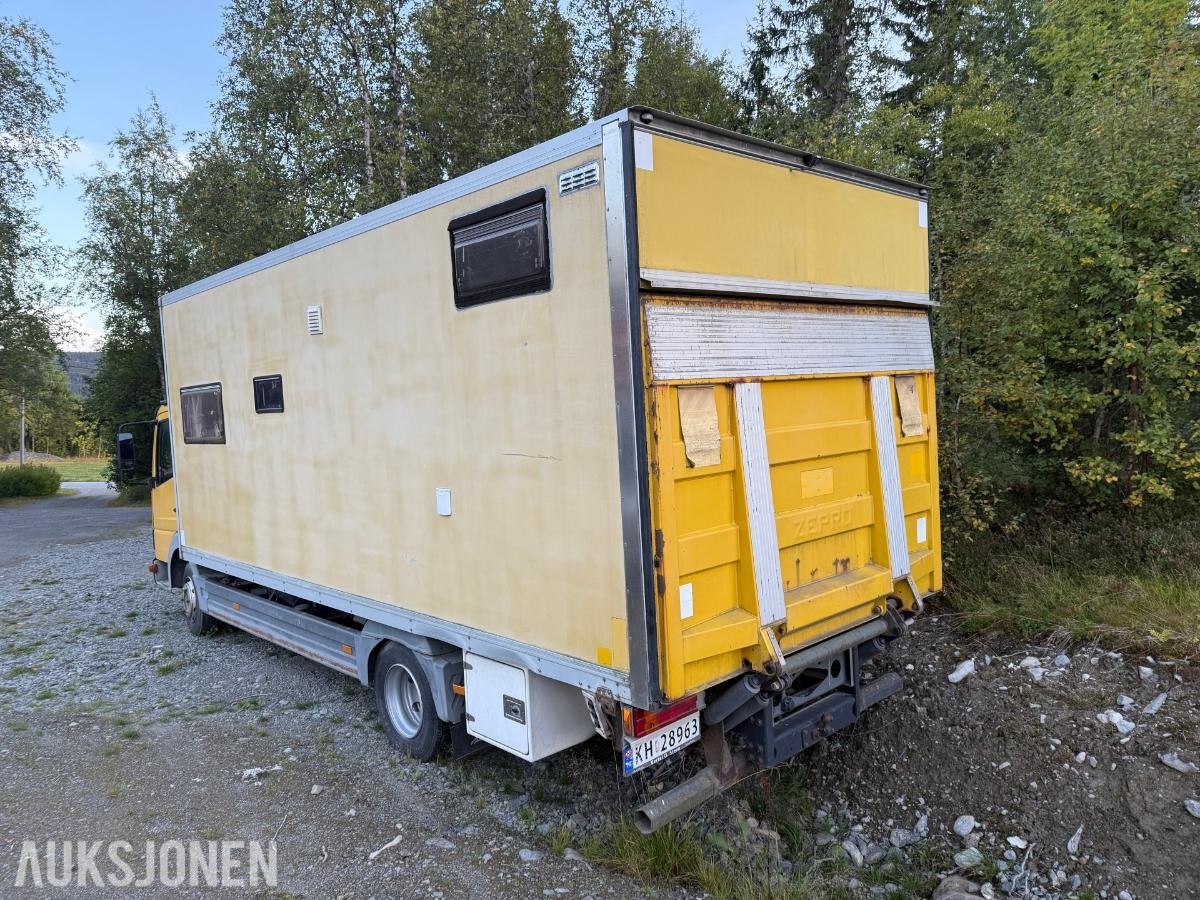 2004 Mercedes-Benz 818/42AT Bobil, innredet skapbil