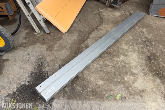 VBG UHAP underkjøringshinder bak - aluminiumsprofil - rødt refleksfelt - E-godkjent etter 58R-02 - Ubrukt