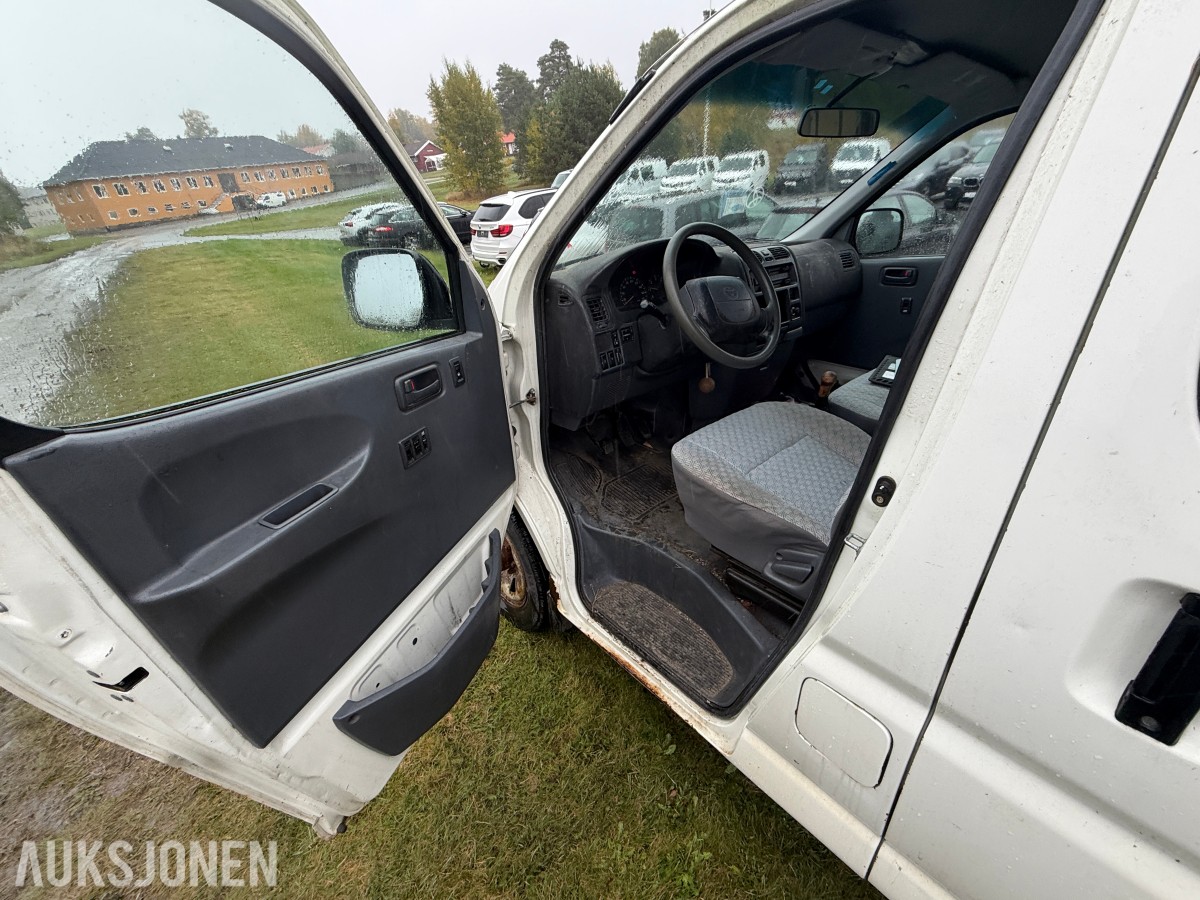 2004 Toyota HIACE 2.5-102 D 4WD / H.feste