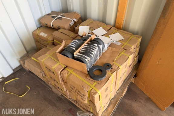 Ringmagneter i ferritt - utvendig diameter 120 mm - innvendig diameter 60 mm - tykkelse 20 mm - mindre ringmagneter i samme parti