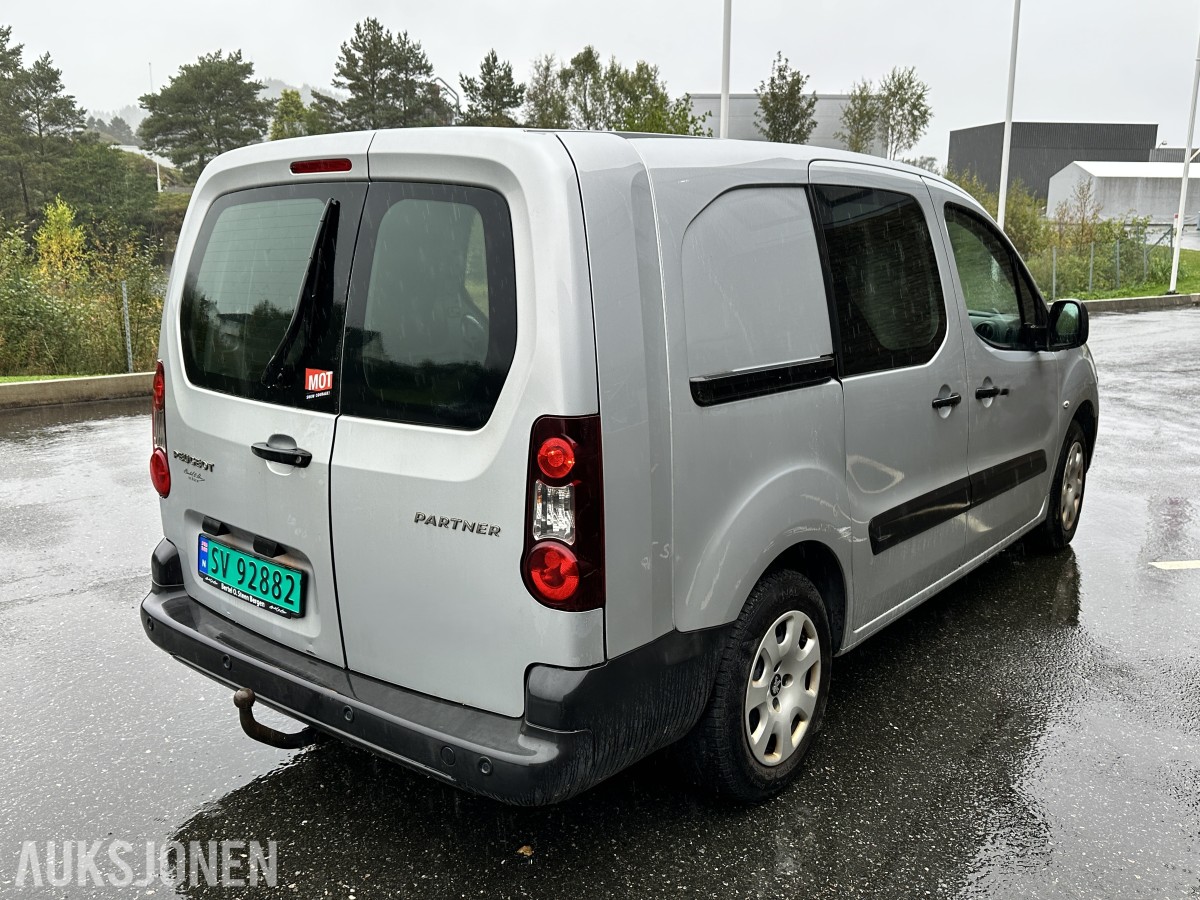 2018 Peugeot PARTNER 1.6-99 D | Hengerfeste | Innredning - Rep objekt, 175808km