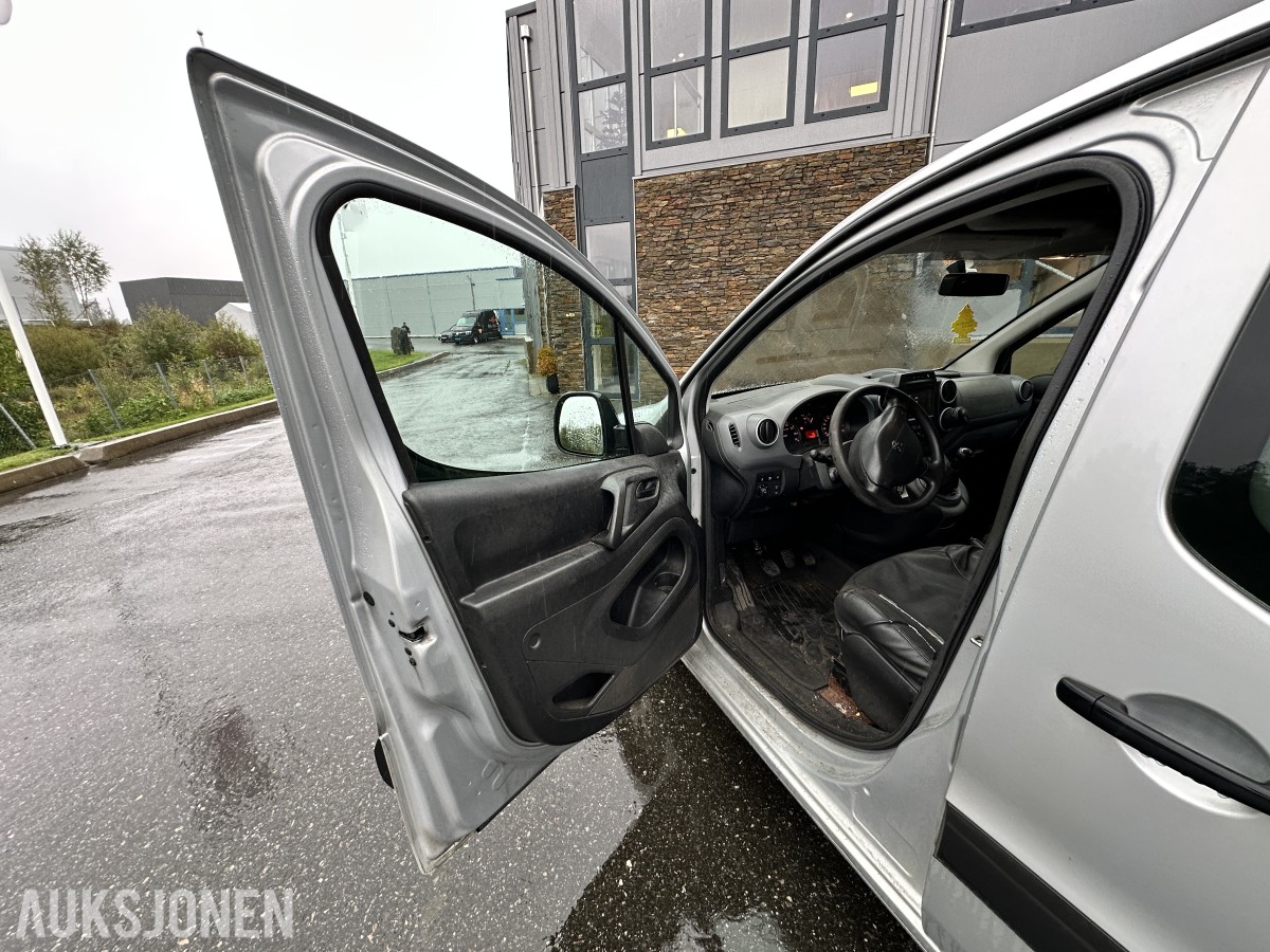 2018 Peugeot PARTNER 1.6-99 D | Hengerfeste | Innredning - Rep objekt, 175808km