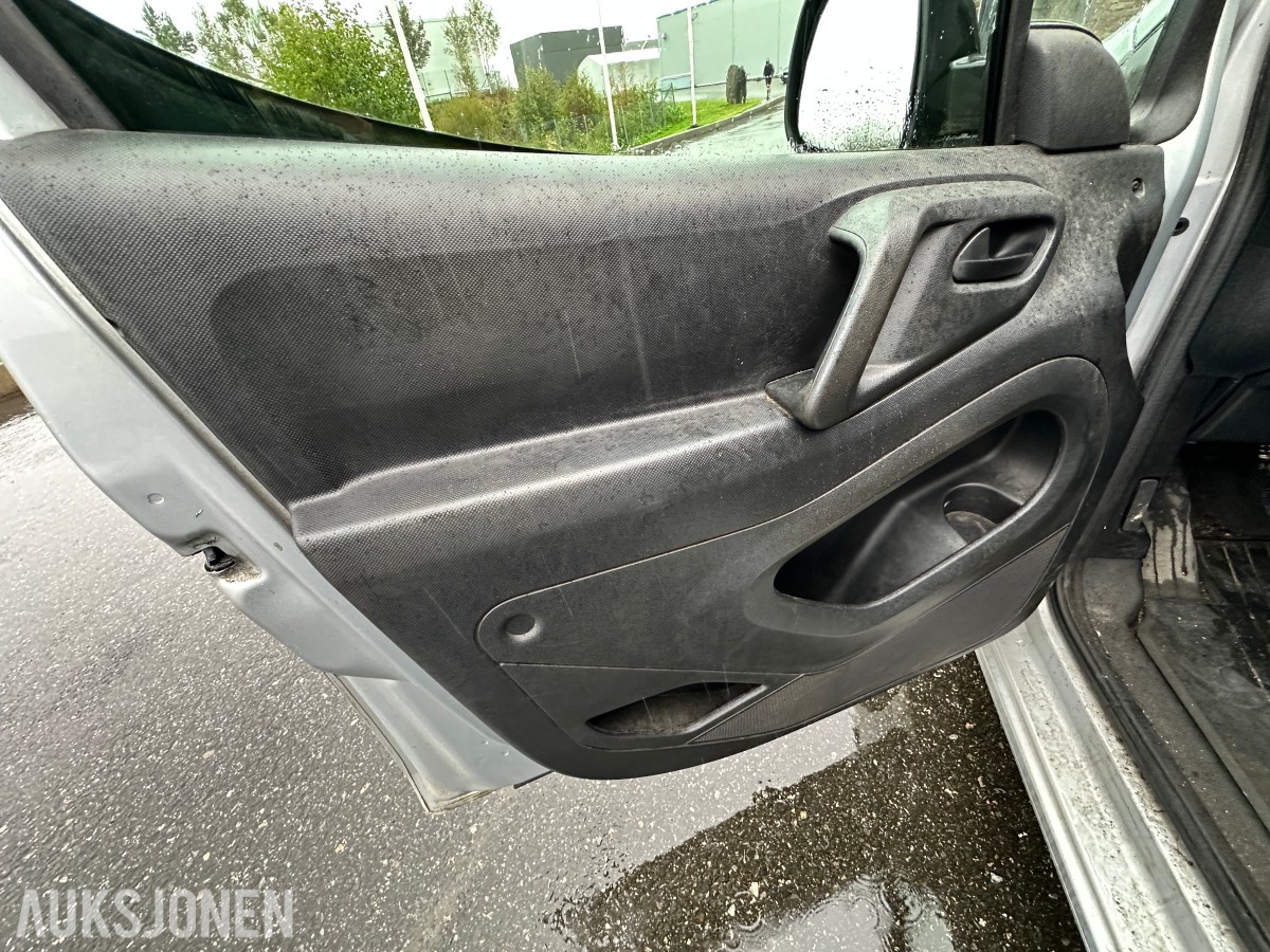 2018 Peugeot PARTNER 1.6-99 D | Hengerfeste | Innredning - Rep objekt, 175808km