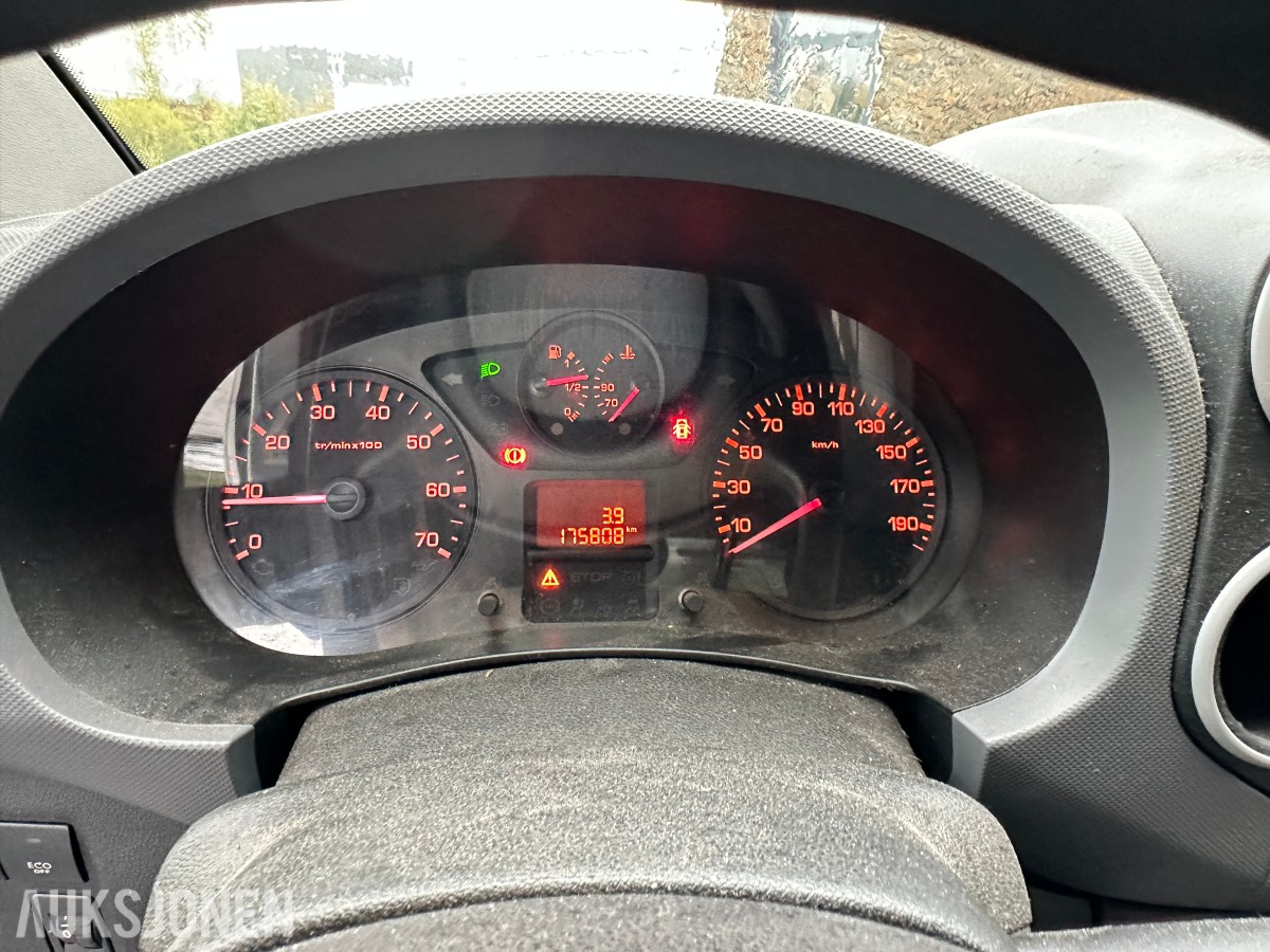 2018 Peugeot PARTNER 1.6-99 D | Hengerfeste | Innredning - Rep objekt, 175808km