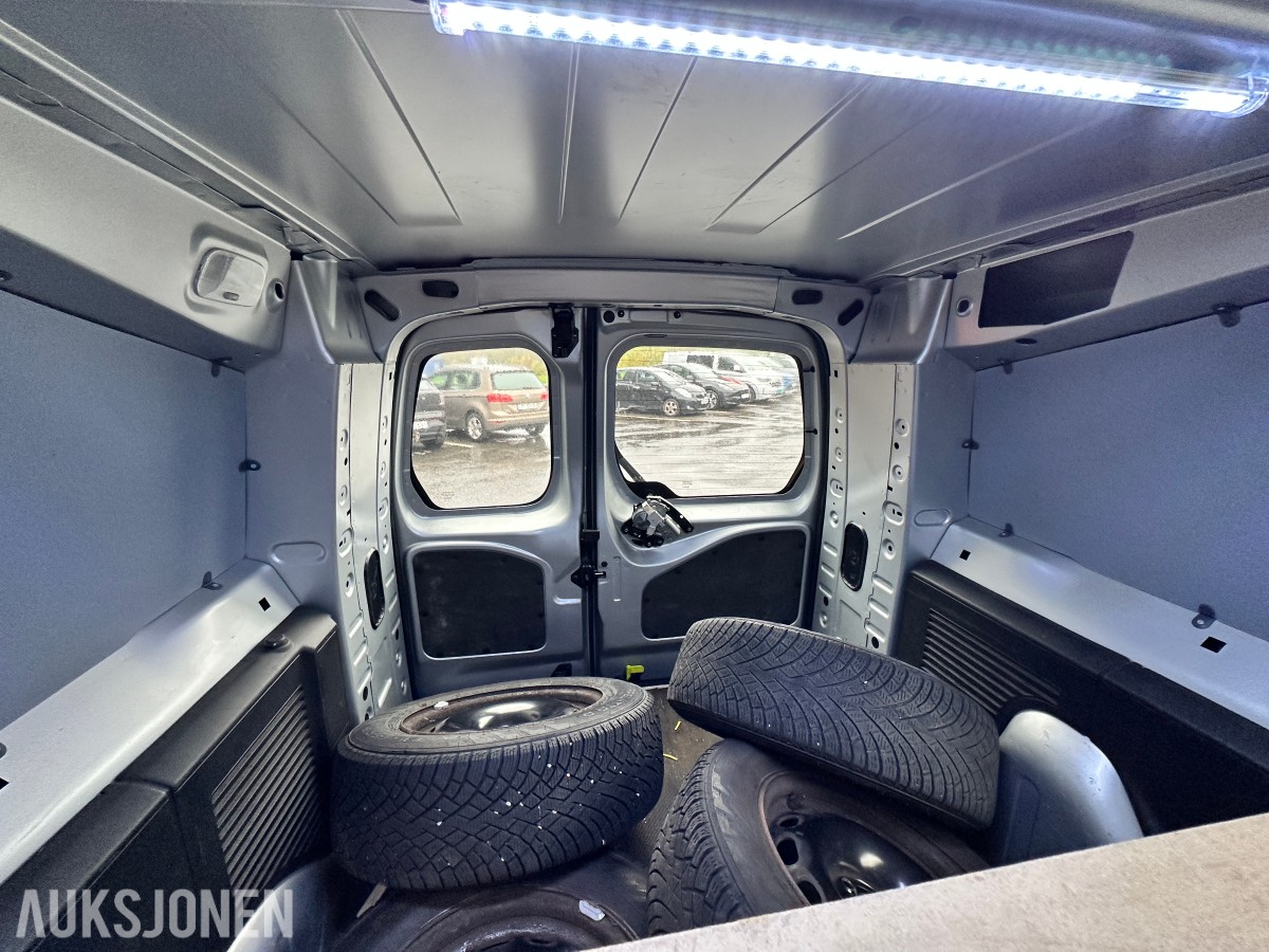 2018 Peugeot PARTNER 1.6-99 D | Hengerfeste | Innredning - Rep objekt, 175808km