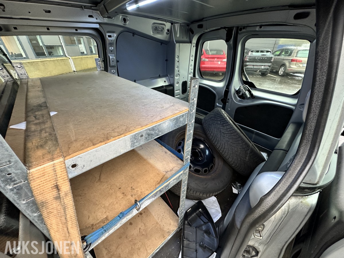 2018 Peugeot PARTNER 1.6-99 D | Hengerfeste | Innredning - Rep objekt, 175808km