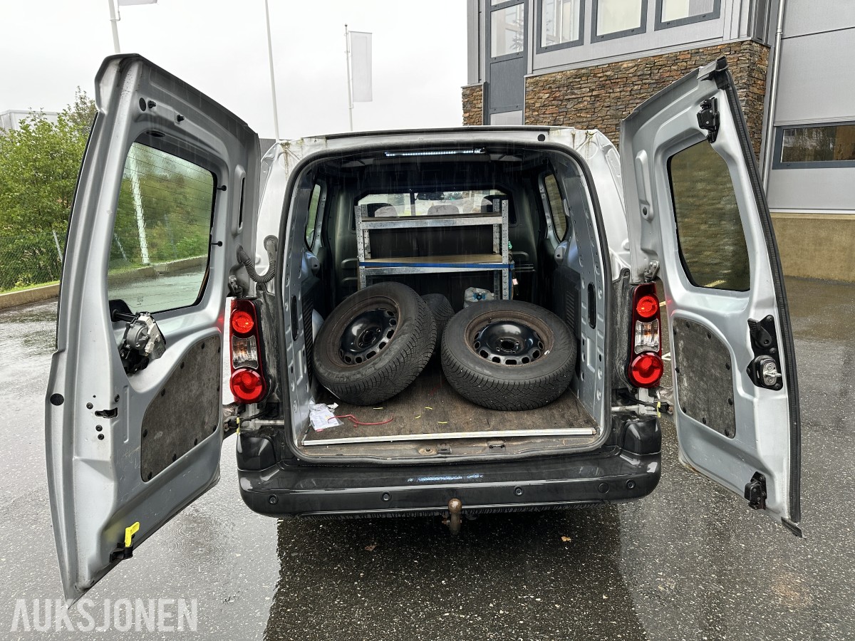 2018 Peugeot PARTNER 1.6-99 D | Hengerfeste | Innredning - Rep objekt, 175808km