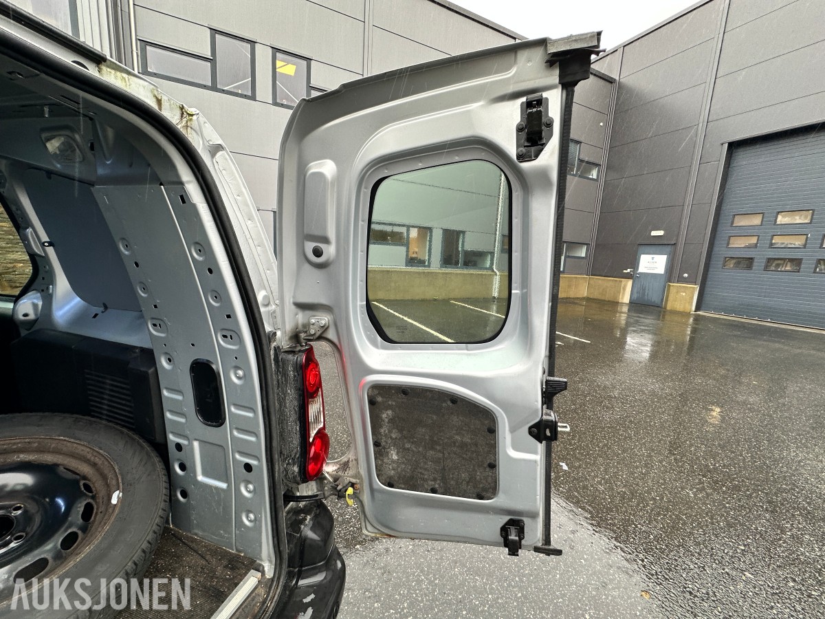 2018 Peugeot PARTNER 1.6-99 D | Hengerfeste | Innredning - Rep objekt, 175808km