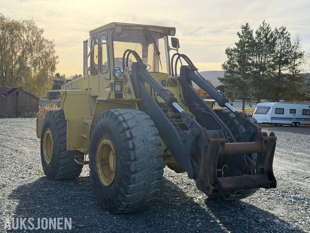 1985 Volvo BM 4500 hjullaster – veteranmaskin